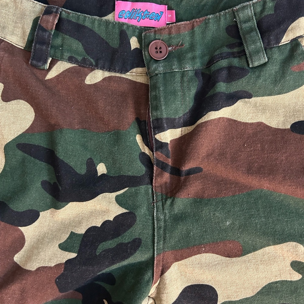 Edikted Camouflage Patterned Trousers